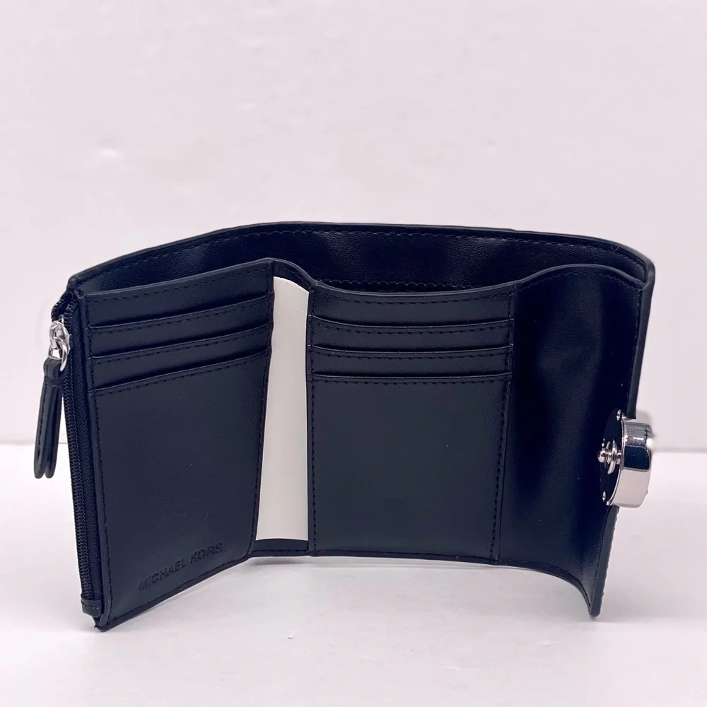 Michael Kors Carmen Medium Flap bifold in Black